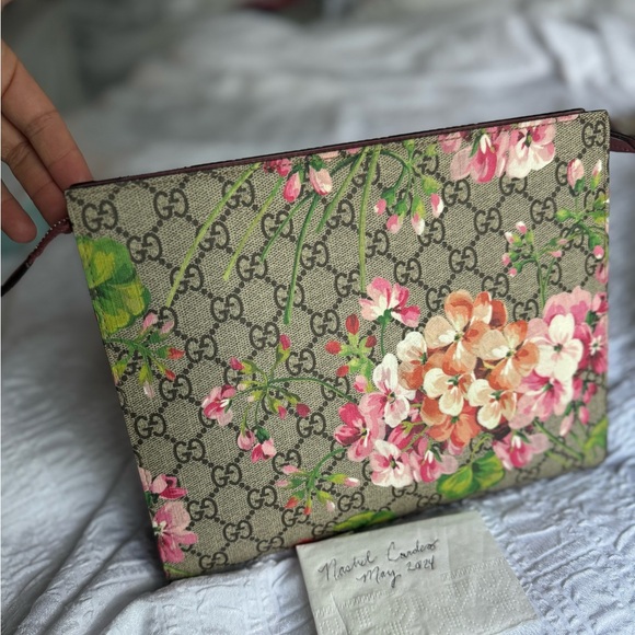 Gucci supreme monogram blooms cosmetic case 💗💗💗 - Picture 6 of 12